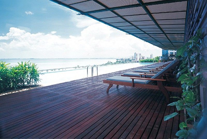 Hotel The Millen Penang, Autograph Collection George Town Esterno foto The pool deck at the 1018