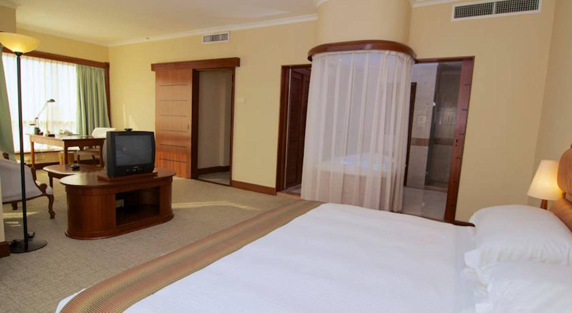 Hotel The Millen Penang, Autograph Collection George Town Esterno foto A room at the hotel